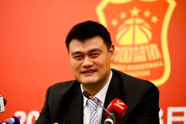 中國籃協(xié)現(xiàn)任主席是誰？